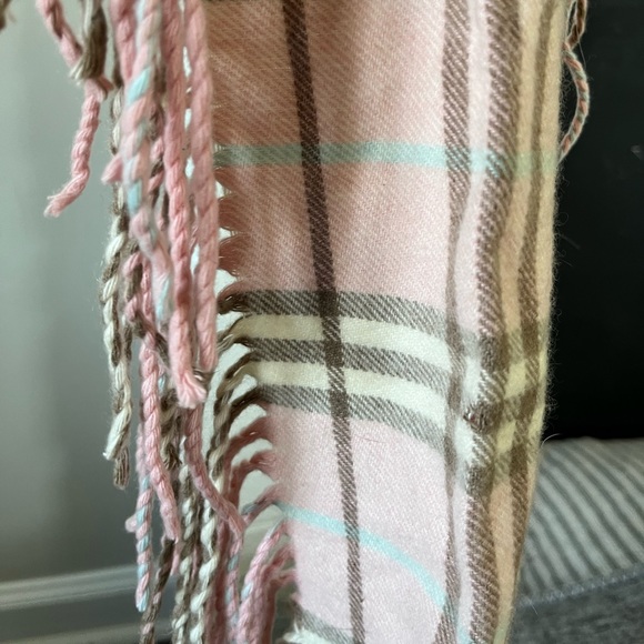 Authentic pink Burberry scarf! 💕EUC! - Picture 6 of 6